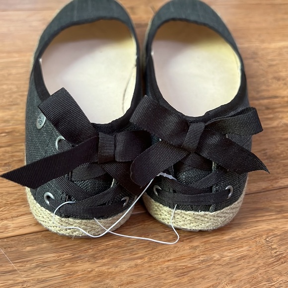 NEW UGG Women's Black Canvas Indah Espadrille Flat Shoes sz 8 - Picture 2 of 7